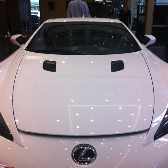 Das Foto wurde bei Lexus of North Miami von Olga K. am 8/25/2012 aufgenommen