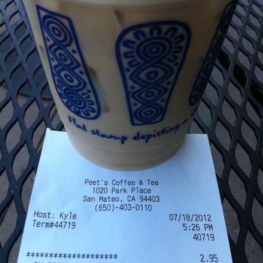Photo taken at Peet&#39;s Coffee &amp; Tea by Masashi S. on 7/19/2012
