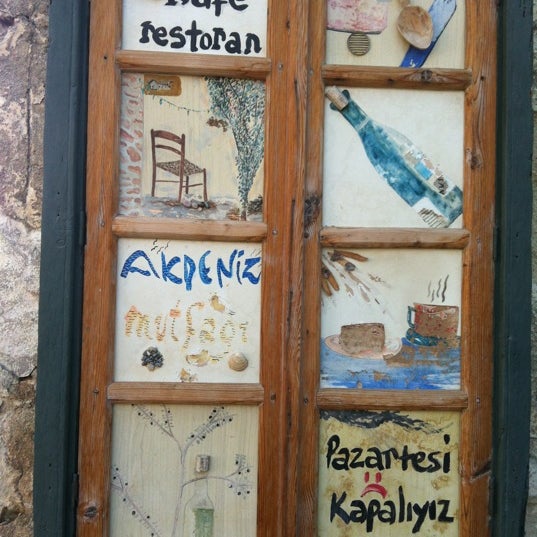 รูปภาพถ่ายที่ Yakamengen Kafe Restoran โดย Ayşe เมื่อ 8/2/2012