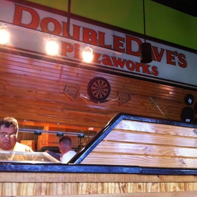 รูปภาพถ่ายที่ DoubleDave&#39;s PizzaWorks โดย NRLC เมื่อ 8/4/2012