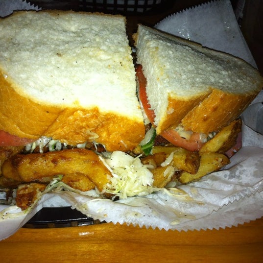 Foto tirada no(a) Lucky&#39;s Sandwich Company por Joe S. em 4/22/2012