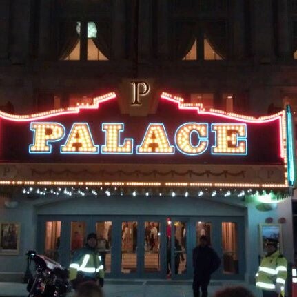 Foto tirada no(a) Palace Theater por Matt N. em 2/11/2012