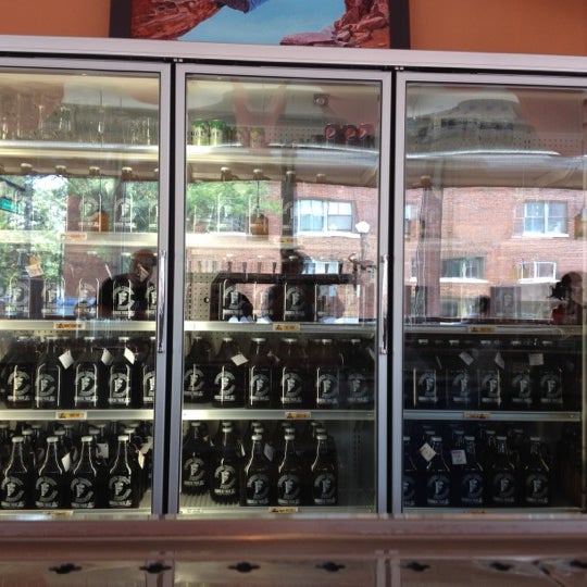 8/31/2012 tarihinde Lindsey W.ziyaretçi tarafından Figure Eight Brewery'de çekilen fotoğraf