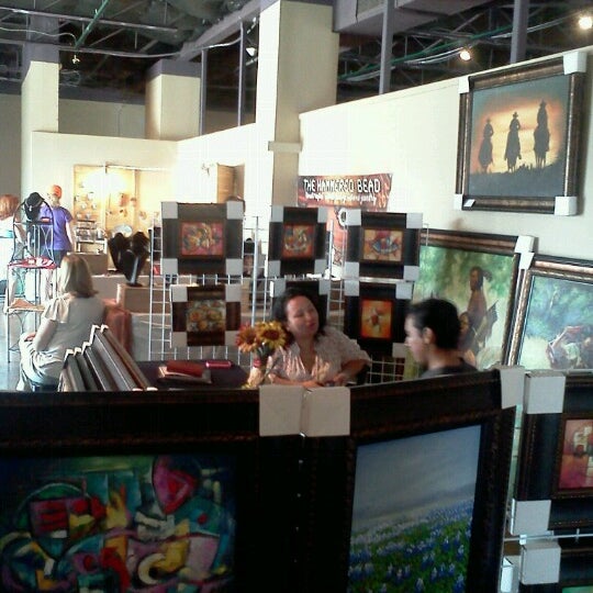 Foto diambil di Dallas Handmade Arts Market oleh Jason C. pada 9/1/2012