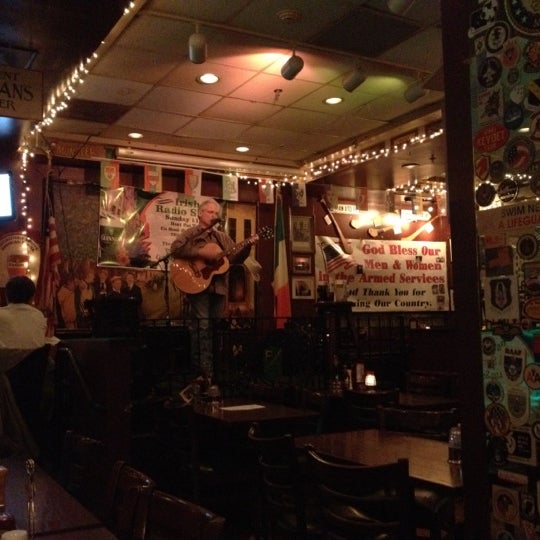 Foto tirada no(a) Ireland&#39;s Own Pub por Ricardo D. em 2/10/2012