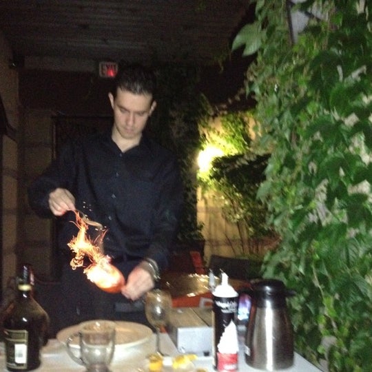 Foto diambil di Carlucci Restaurant &amp; Bar oleh @WstngTme2 pada 6/4/2012
