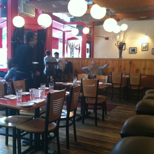 Foto diambil di BC Kitchen + Bar oleh Timothy R. pada 5/9/2012