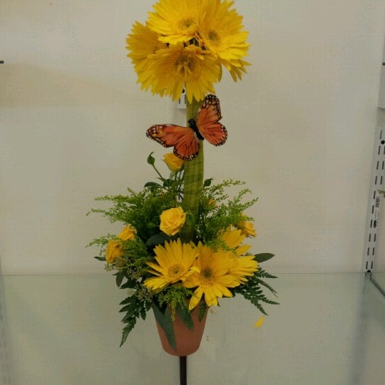 8/20/2012에 Rum Y.님이 Suzann&#39;s Flowers에서 찍은 사진