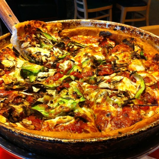 รูปภาพถ่ายที่ Windy City Pizza and BBQ โดย David G. เมื่อ 8/3/2012