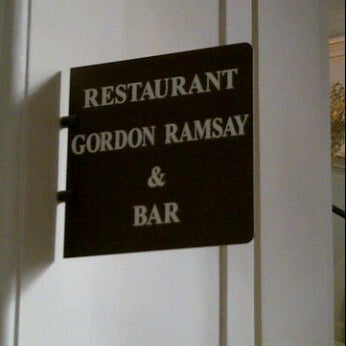Foto diambil di Gordon Ramsay au Trianon oleh Patricia pada 7/13/2012