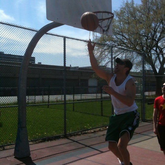 Photos A Parc Henri Julien Autres Grands Espaces A Ahuntsic Cartierville