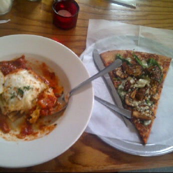 3/7/2012 tarihinde Koción K.ziyaretçi tarafından Grant Central Pizza &amp; Pasta'de çekilen fotoğraf