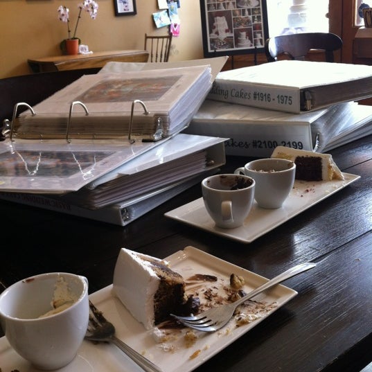 Photo taken at Oak Mill Bakery and Cafe by ᴡ L. on 7/5/2012