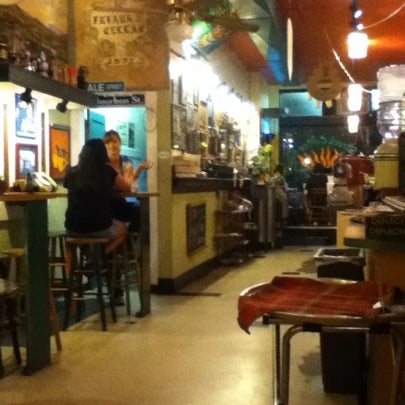 Foto tirada no(a) Tate Street Coffee House por EvannRachel em 7/28/2012