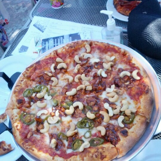 Photo taken at Kianti&#39;s Pizza &amp; Pasta Bar by Amit S. on 6/27/2012