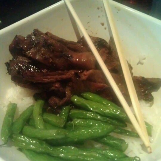 4/14/2012 tarihinde Amandaziyaretçi tarafından Bento Asian Kitchen &amp; Sushi'de çekilen fotoğraf