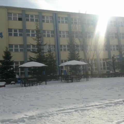 Das Foto wurde bei İnşaat Mühendisliği Bölümü von Ata F. am 2/13/2012 aufgenommen