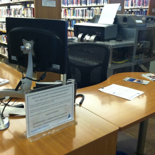 6/22/2012 tarihinde 💋Priceless M.ziyaretçi tarafından Darien Library'de çekilen fotoğraf