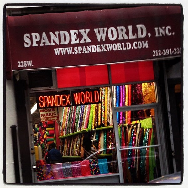 Das Foto wurde bei Spandex World Inc von Dre A. am 6/6/2012 aufgenommen