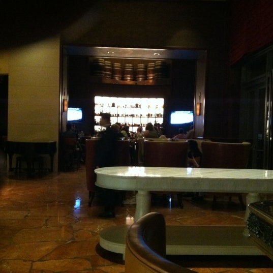 5/8/2012 tarihinde Jersey F.ziyaretçi tarafından Bourbon Bar'de çekilen fotoğraf