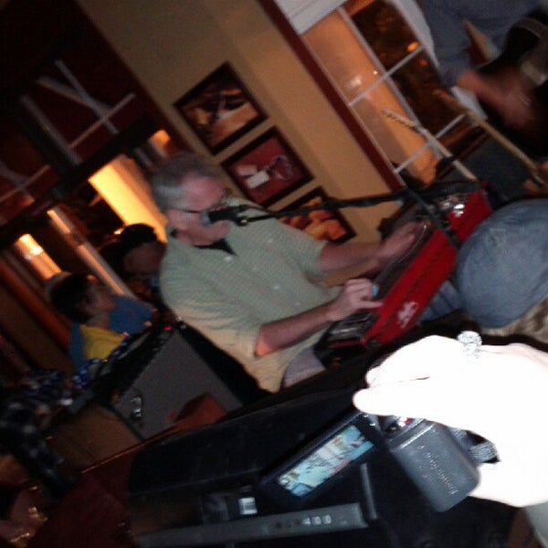 Das Foto wurde bei Casey&#39;s Grill Bar Mont-Tremblant von Johanne B. am 7/9/2012 aufgenommen