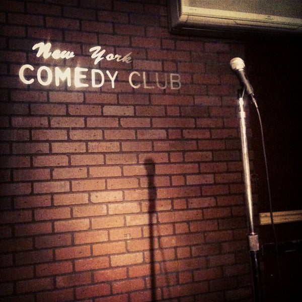 รูปภาพถ่ายที่ New York Comedy Club โดย Randolph H. เมื่อ 3/11/2012