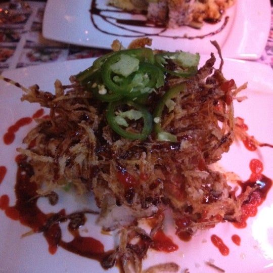 Foto diambil di Fusion Sushi oleh Cari pada 3/10/2012