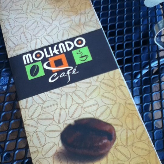 Moliendo cafe