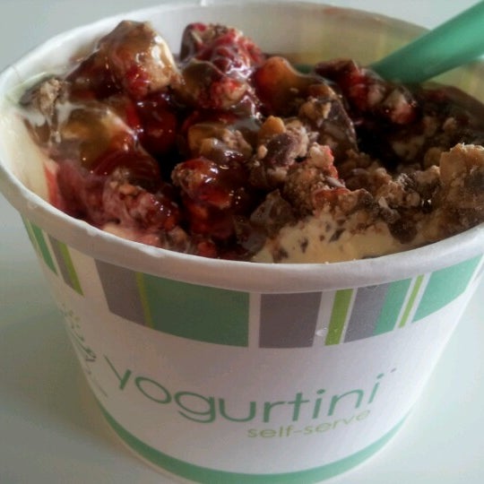 Foto tirada no(a) Yogurtini Self Serve por Kita em 7/15/2012