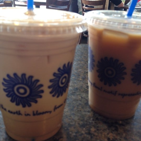 Photo prise au Peet&#39;s Coffee &amp; Tea par Abby D. le6/2/2012