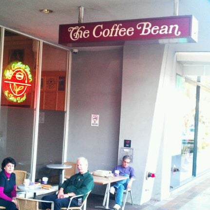Foto tirada no(a) The Coffee Bean &amp; Tea Leaf por Felix G. em 1/27/2012