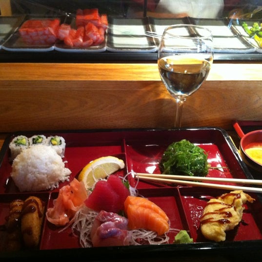 รูปภาพถ่ายที่ JP Seafood Cafe โดย Scot Y. เมื่อ 11/1/2011