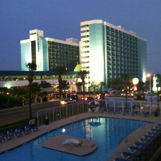 Foto scattata a Landmark Resort da 👑Kawaties D. il 5/28/2012