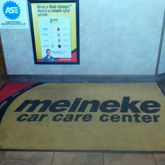 Das Foto wurde bei Meineke Car Care Center von Brett M. am 6/23/2012 aufgenommen