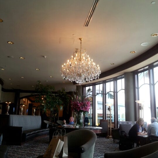 Foto diambil di Hotel Grand Pacific oleh Vanessa U. pada 8/2/2012