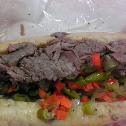 Foto scattata a Lobby&#39;s Beef-Burgers-Dogs da Samet O. il 2/1/2012