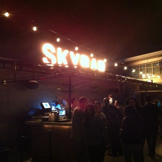 Foto tirada no(a) Sky Bar Rooftop Lounge @ Park Tavern por Enrico B. em 9/8/2012