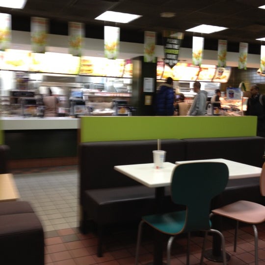 3/7/2012 tarihinde Darren H.ziyaretçi tarafından McDonald&#39;s'de çekilen fotoğraf