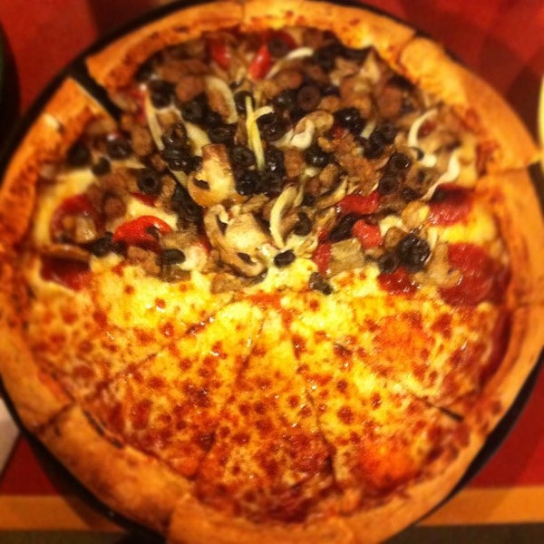 5/30/2012에 Chris K.님이 Woodstock&#39;s Pizza에서 찍은 사진