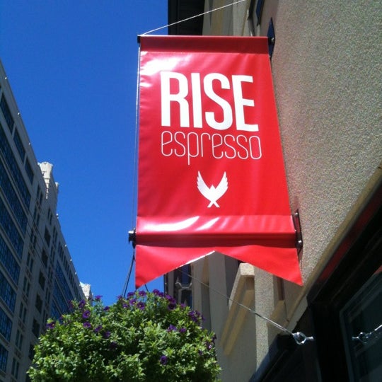 Photo prise au RISE Cafe par Anthony A. le6/13/2012