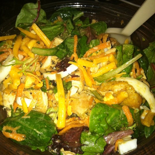 Photo taken at GreenStreets Salads by Wilmania P. on 7/2/2012