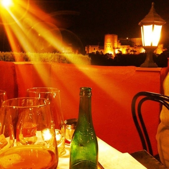 8/21/2012 tarihinde Franziyaretçi tarafından Restaurante Carmen Mirador Aixa'de çekilen fotoğraf