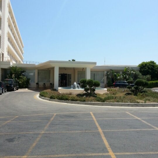 รูปภาพถ่ายที่ Capo Bay Hotel โดย Michael C.G. C. เมื่อ 8/8/2012