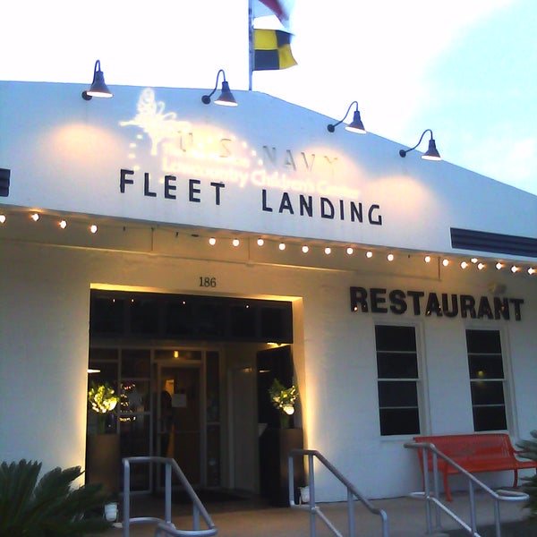 รูปภาพถ่ายที่ Fleet Landing โดย Jeni B. เมื่อ 2/3/2011