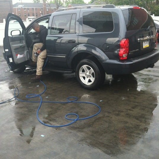 4/26/2012에 Ellen B.님이 Jax Car Wash에서 찍은 사진