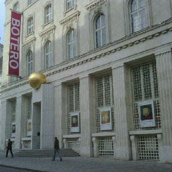 Photo taken at Bank Austria Kunstforum Wien by András J. on 10/19/2011