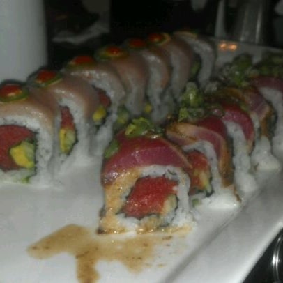 Foto scattata a Bluefin Fusion Japanese Restaurant da Vids R. il 8/20/2011