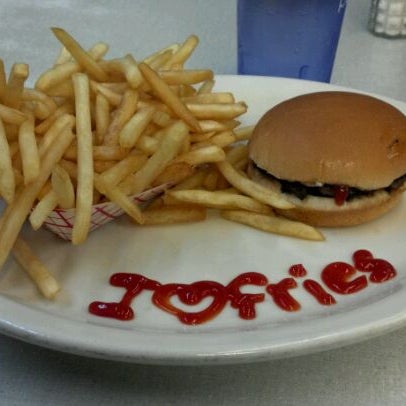 Photo taken at Hunter House Hamburgers by Julie W. on 12/7/2011