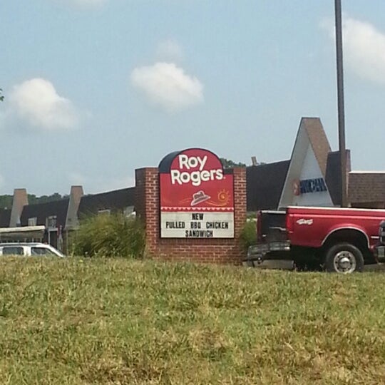 Photo taken at Roy Rogers by Mat P. on 7/10/2012