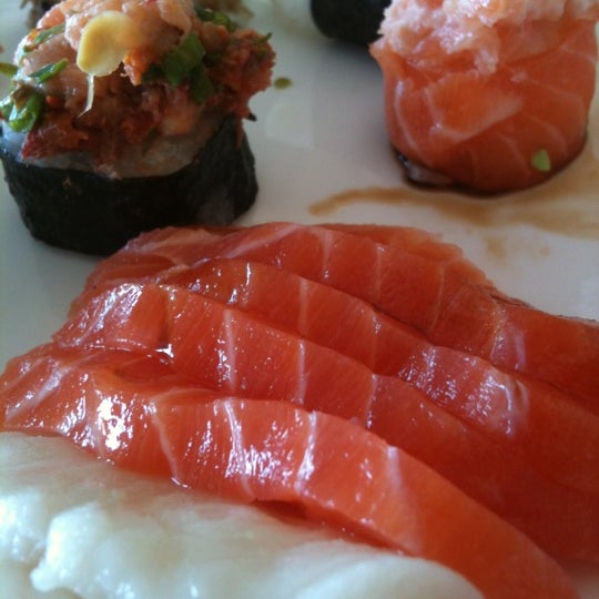 4/20/2012 tarihinde Tamara B.ziyaretçi tarafından Taiko Sushi Bar'de çekilen fotoğraf